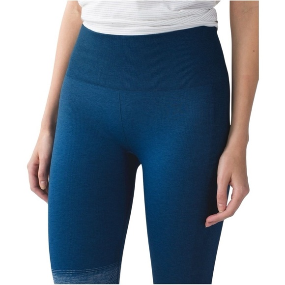 Lululemon Athletica Seemlessly Street Crop Blue and Gray Ombre Leggings Sz 6 - Picture 2 of 9